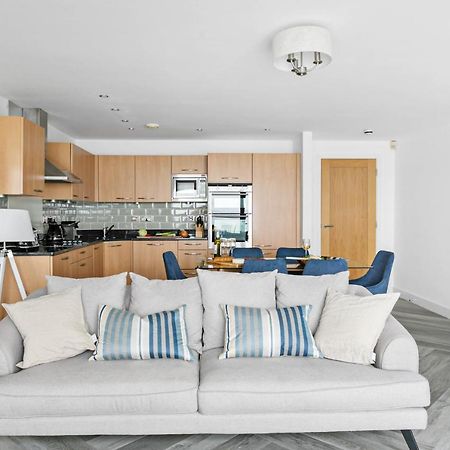 A7 Masts - Striking Beach Bolthole Apartment With Beautiful Sea Views Private Balcony & Parking 托基 外观 照片