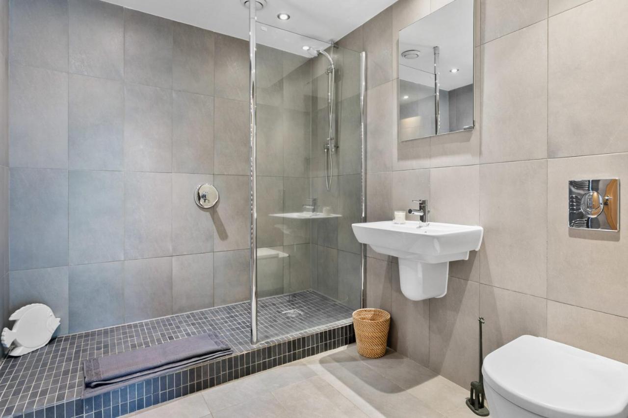 A7 Masts - Striking Beach Bolthole Apartment With Beautiful Sea Views Private Balcony & Parking 托基 外观 照片