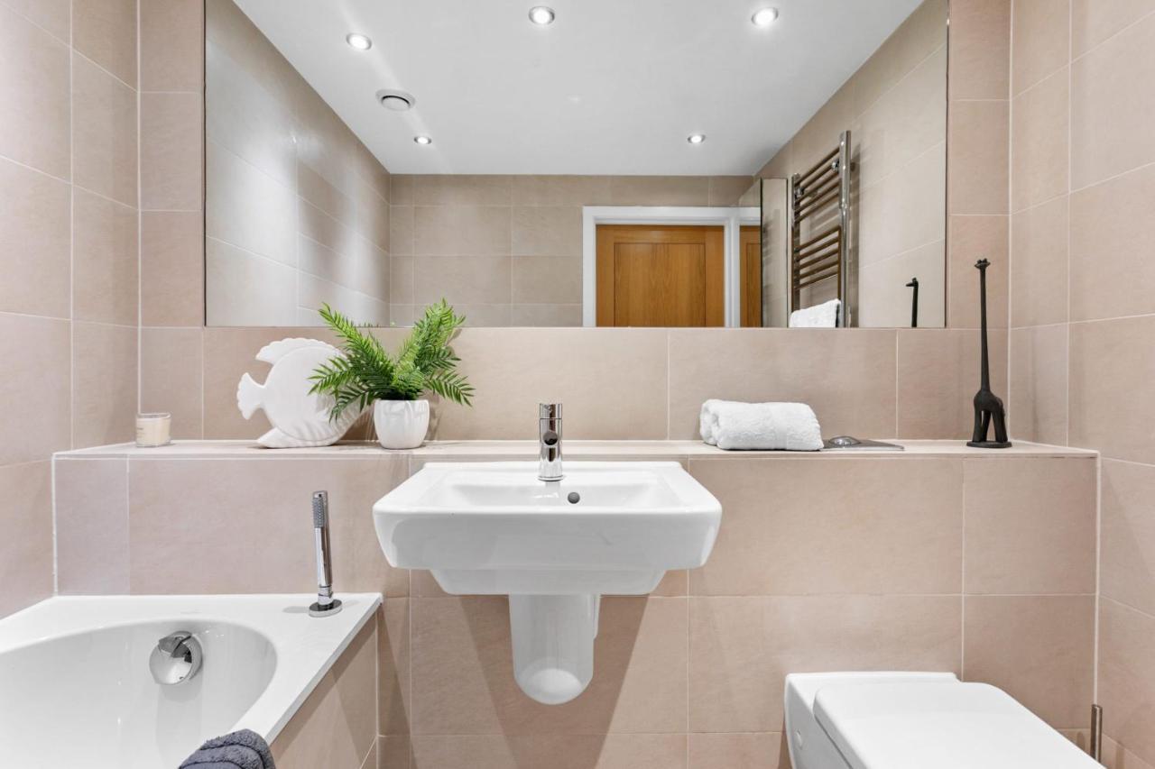 A7 Masts - Striking Beach Bolthole Apartment With Beautiful Sea Views Private Balcony & Parking 托基 外观 照片