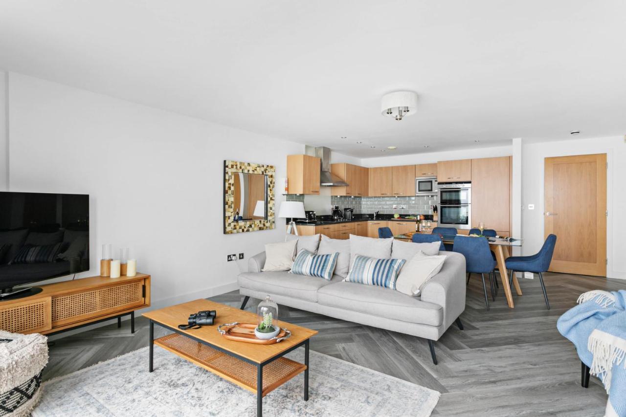 A7 Masts - Striking Beach Bolthole Apartment With Beautiful Sea Views Private Balcony & Parking 托基 外观 照片