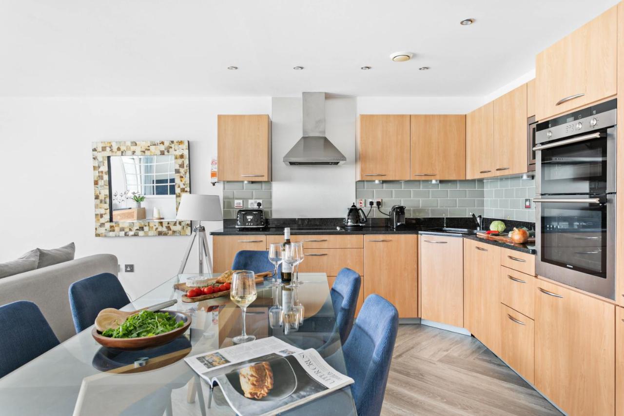 A7 Masts - Striking Beach Bolthole Apartment With Beautiful Sea Views Private Balcony & Parking 托基 外观 照片