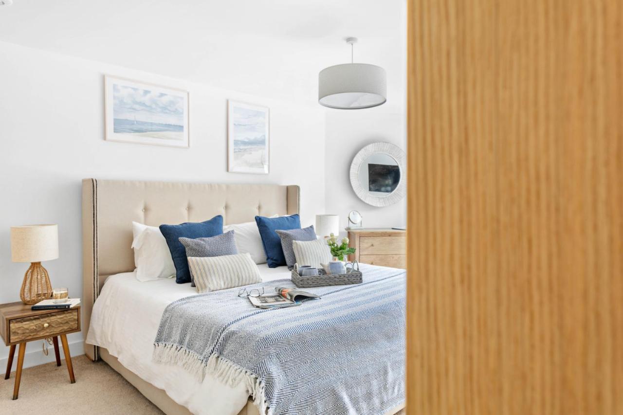A7 Masts - Striking Beach Bolthole Apartment With Beautiful Sea Views Private Balcony & Parking 托基 外观 照片