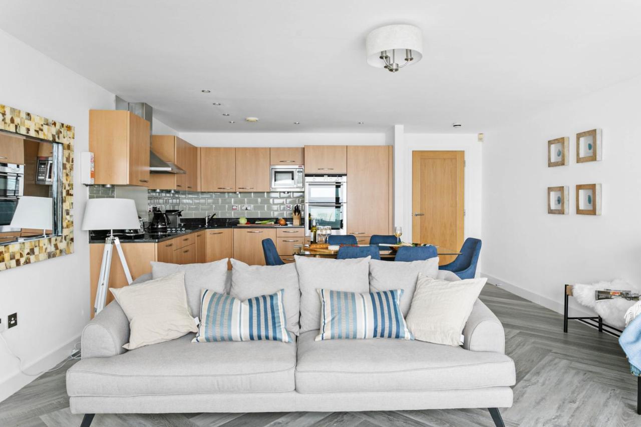 A7 Masts - Striking Beach Bolthole Apartment With Beautiful Sea Views Private Balcony & Parking 托基 外观 照片