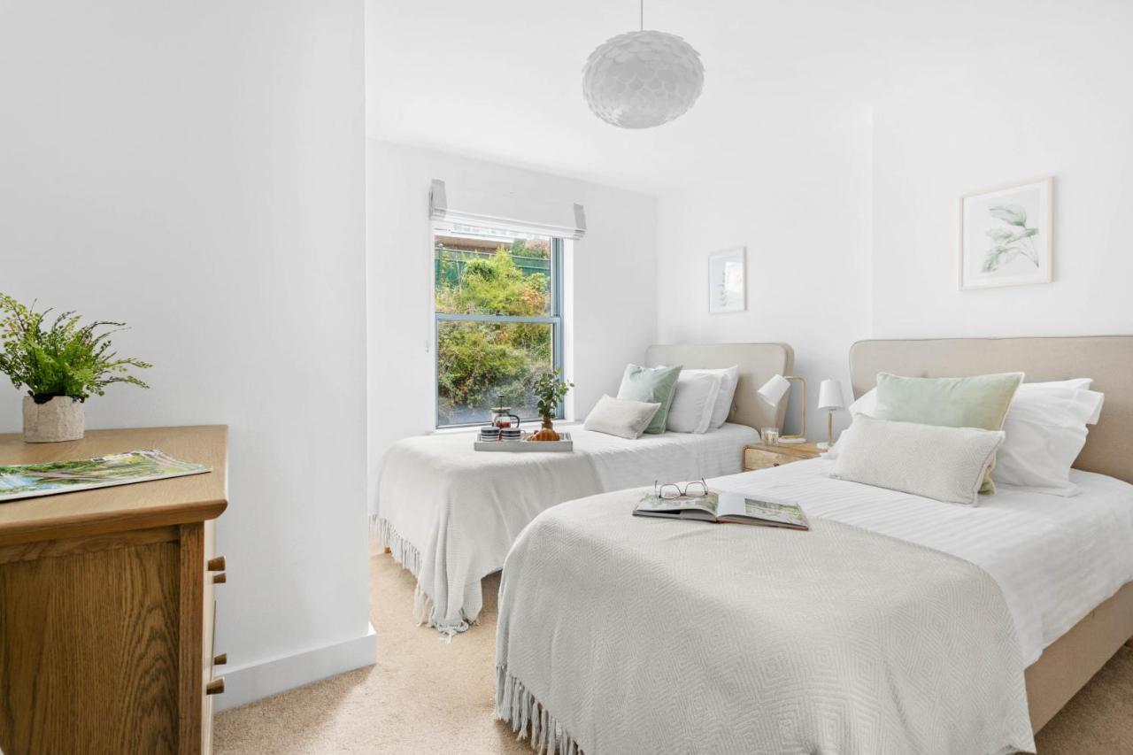 A7 Masts - Striking Beach Bolthole Apartment With Beautiful Sea Views Private Balcony & Parking 托基 外观 照片