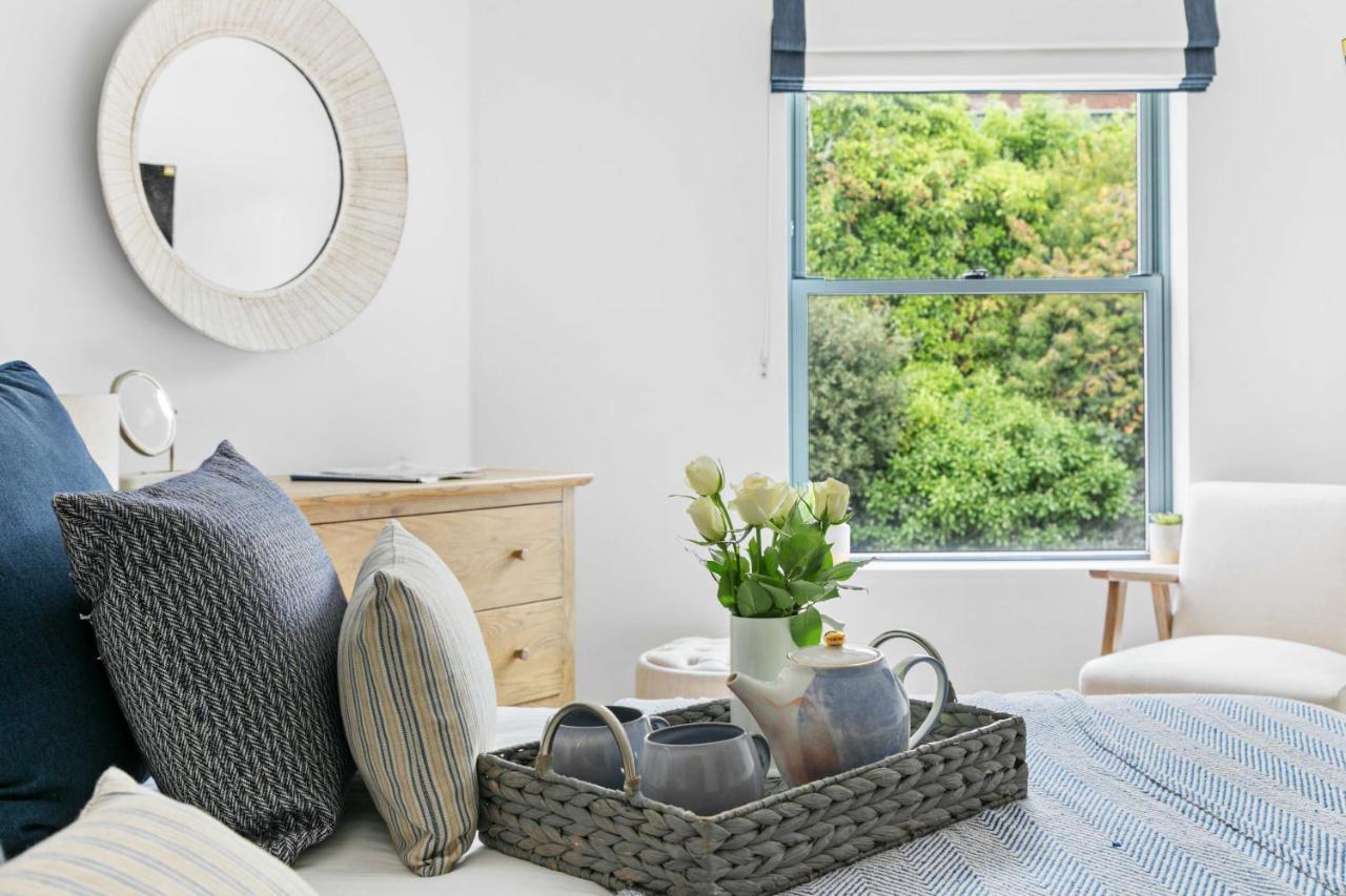 A7 Masts - Striking Beach Bolthole Apartment With Beautiful Sea Views Private Balcony & Parking 托基 外观 照片