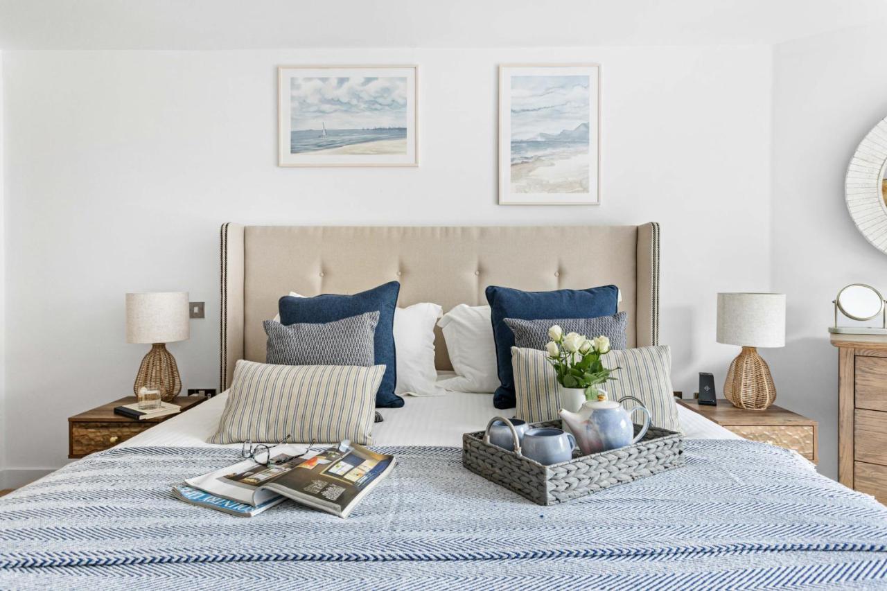 A7 Masts - Striking Beach Bolthole Apartment With Beautiful Sea Views Private Balcony & Parking 托基 外观 照片