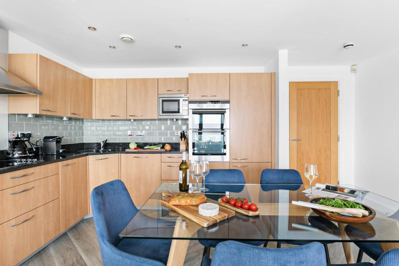 A7 Masts - Striking Beach Bolthole Apartment With Beautiful Sea Views Private Balcony & Parking 托基 外观 照片