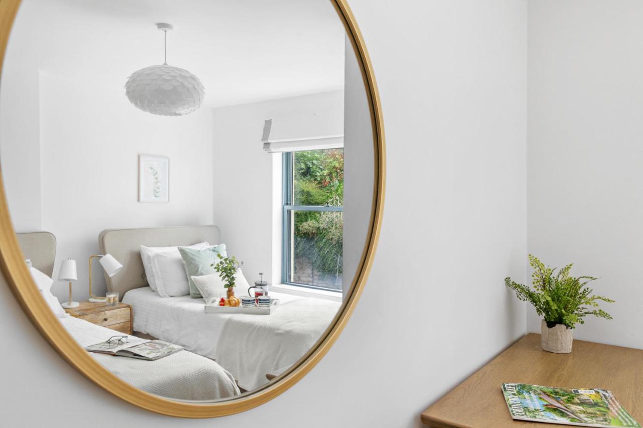 A7 Masts - Striking Beach Bolthole Apartment With Beautiful Sea Views Private Balcony & Parking 托基 外观 照片