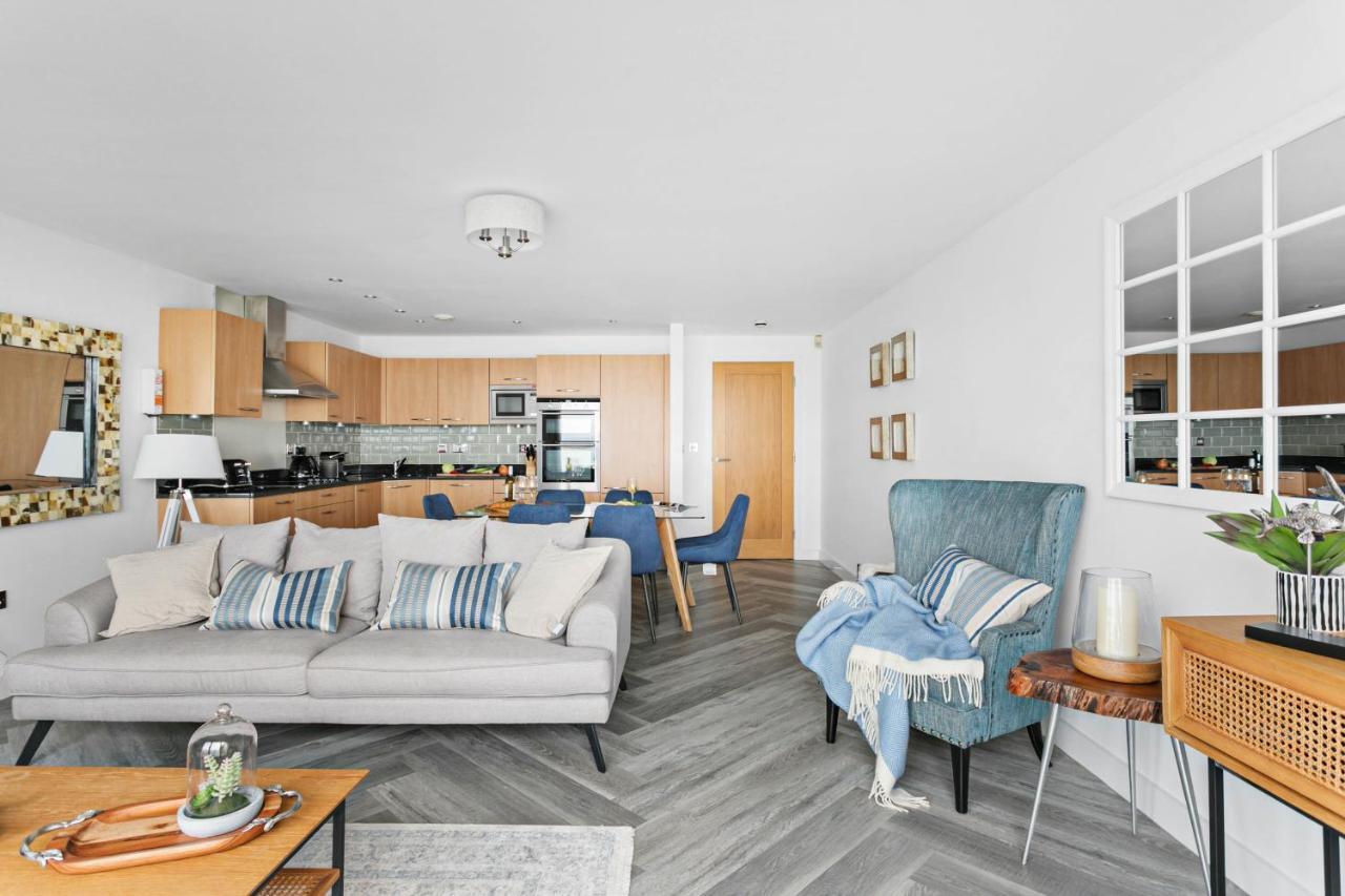 A7 Masts - Striking Beach Bolthole Apartment With Beautiful Sea Views Private Balcony & Parking 托基 外观 照片