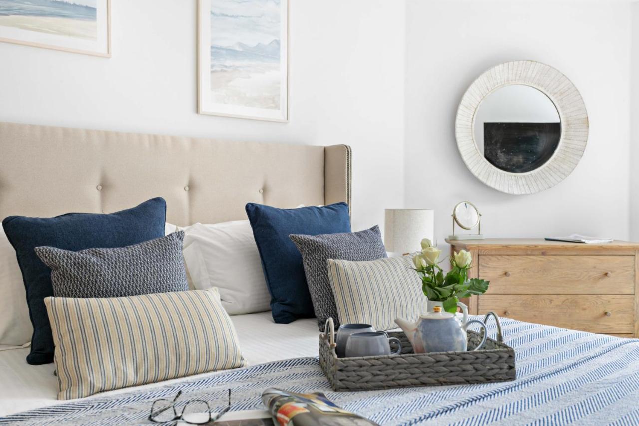 A7 Masts - Striking Beach Bolthole Apartment With Beautiful Sea Views Private Balcony & Parking 托基 外观 照片